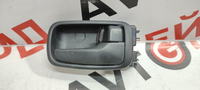Ручка двери внутренняя Mitsubishi Airtrek CU5W 4G69 2004.07 передняя правая