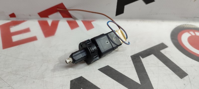 Концевик под педаль тормоза Mitsubishi Airtrek CU5W 4G69 2004.07