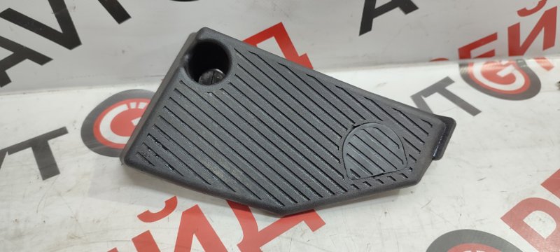 Подставка под ногу Mitsubishi Airtrek CU5W 4G69 2004.07