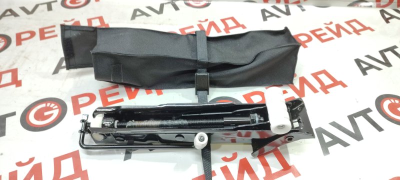 Домкрат Audi A6 4G CGW 18.04.2011