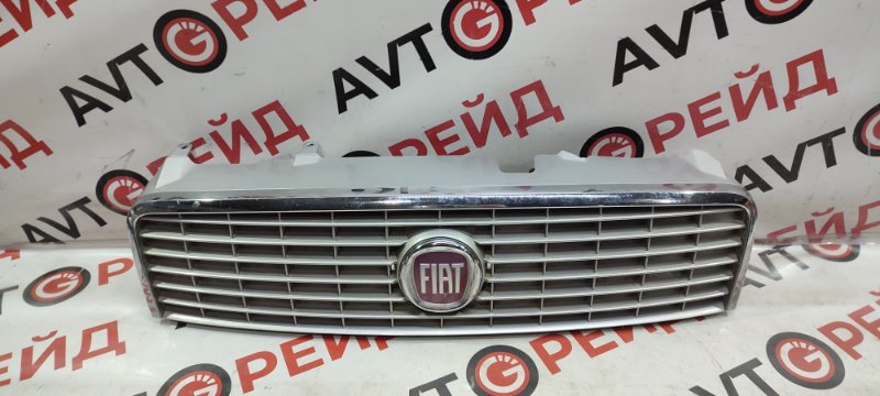 Решетка радиатора Fiat Linea