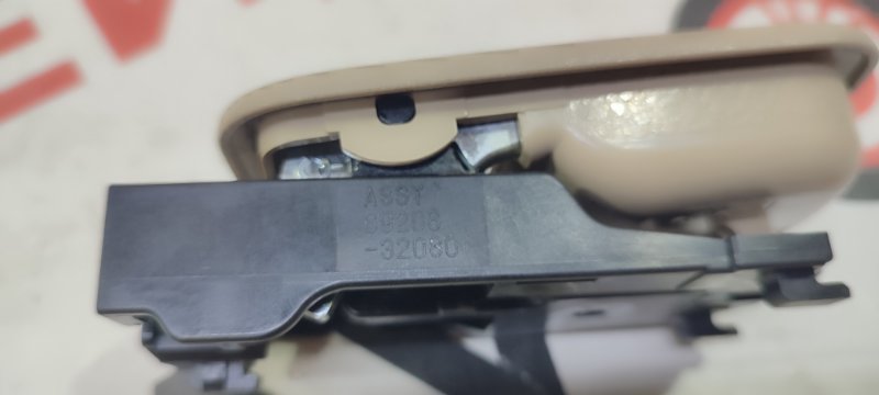 Ручка двери внутренняя задняя левая Vista 07.2003 ZZV50 1ZZ