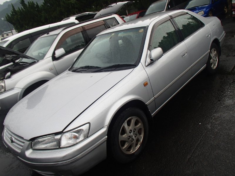 Toyota camry gracia 1999