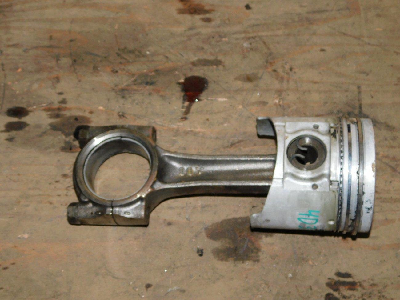 Шатун Mitsubishi 4D35 (б/у) Шатун Mitsubishi 4D35 (б/у)