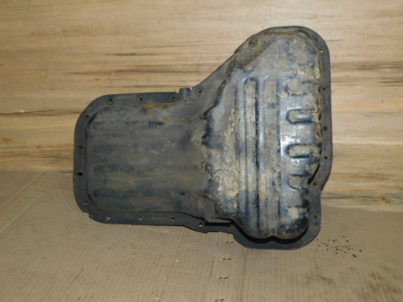 Поддон Toyota 2C (б/у) Поддон Toyota 2C (б/у)