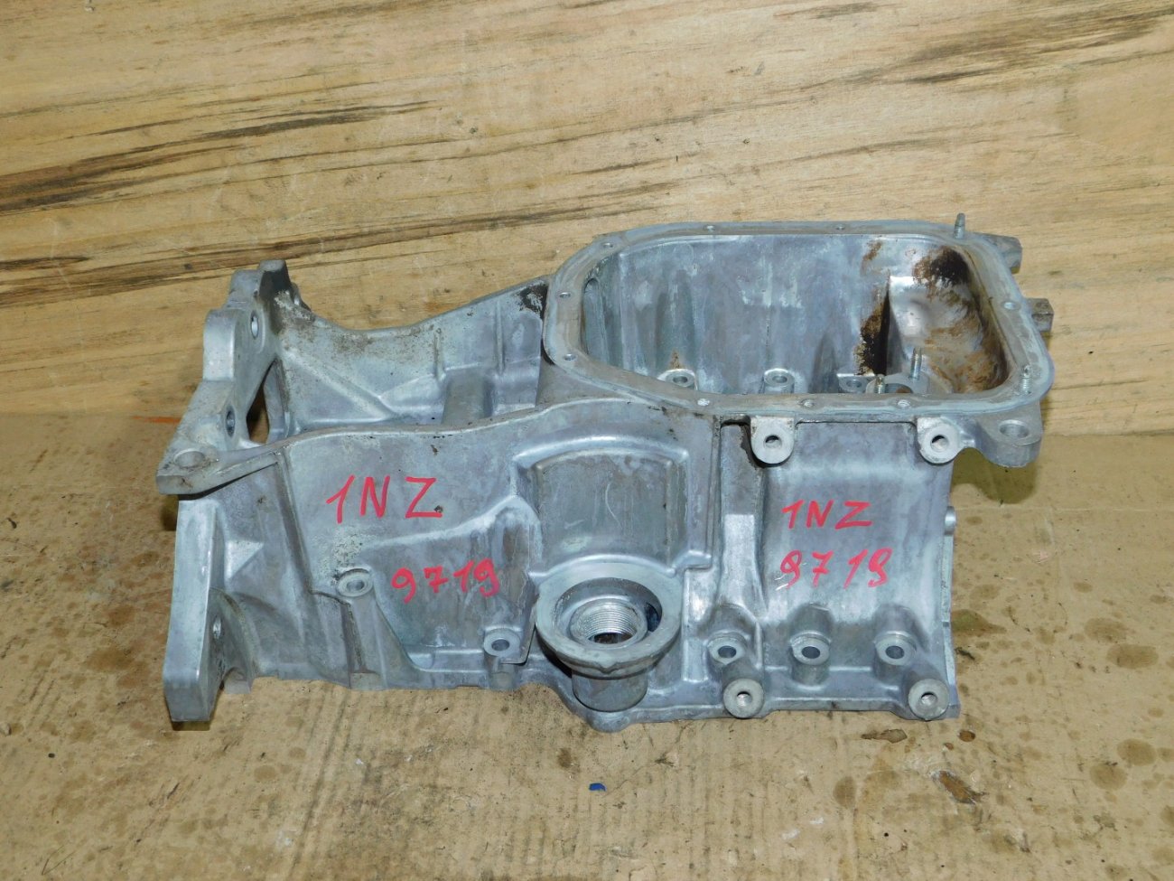 Поддон Toyota 1NZ-FE (б/у) Поддон Toyota 1NZ-FE (б/у)