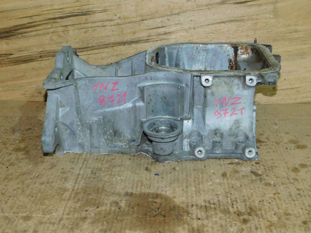Поддон Toyota 1NZ-FE (б/у) Поддон Toyota 1NZ-FE (б/у)