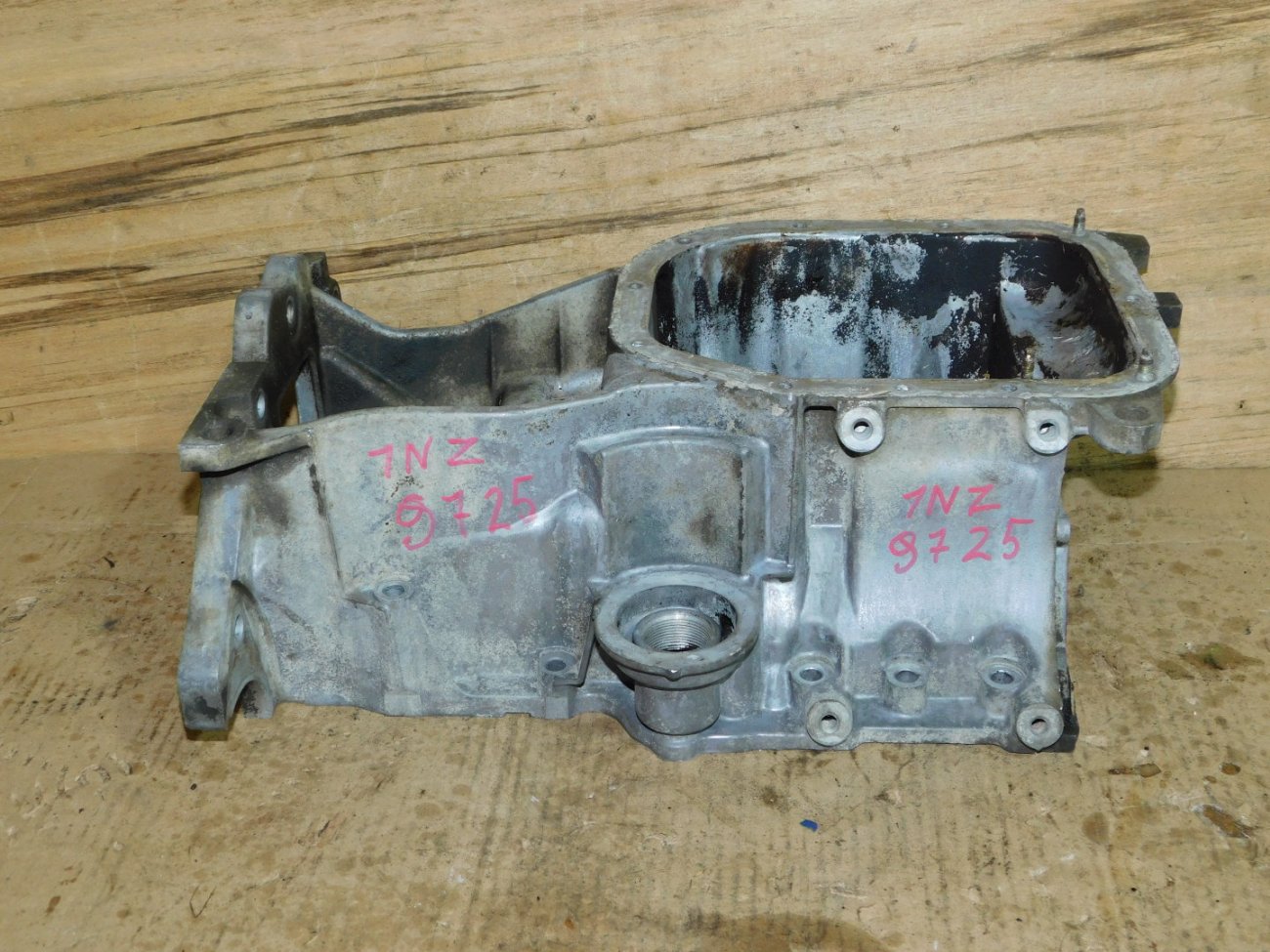 Поддон Toyota 1NZ-FE (б/у) Поддон Toyota 1NZ-FE (б/у)