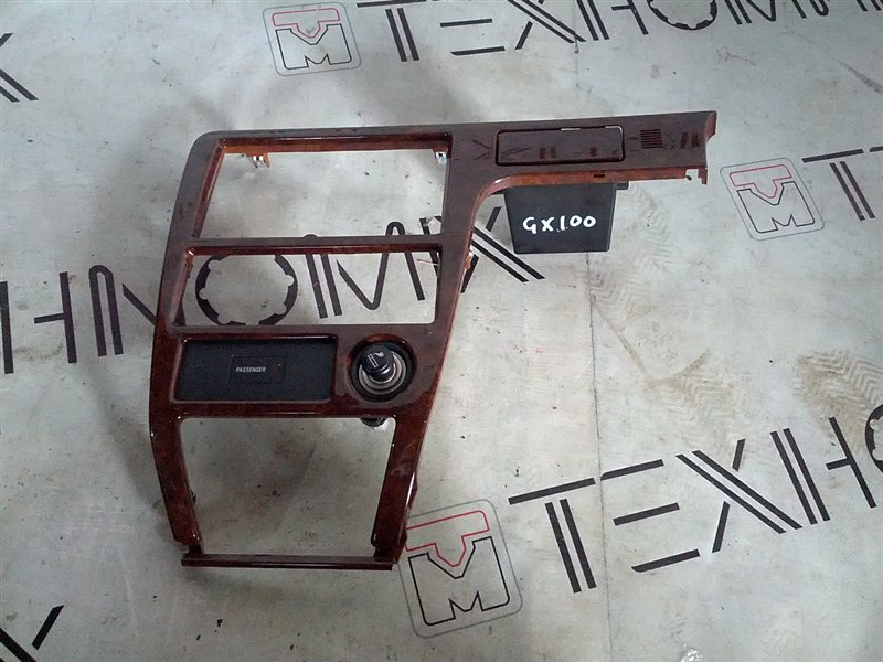 Рамка магнитофона Toyota Mark Ii GX100 (б/у)