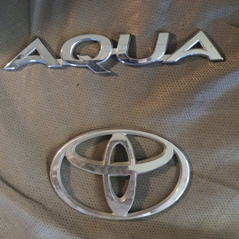 Лейба Toyota Aqua NHP10 (б/у)