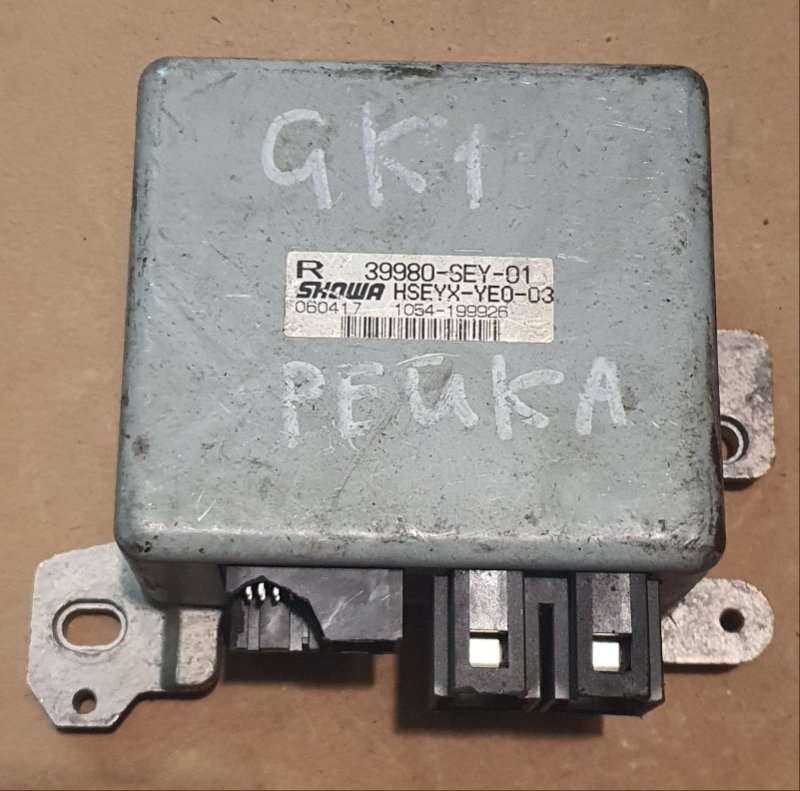 Блок управления рулевой рейкой Honda Mobilio Spike GK1 L15A (б/у)