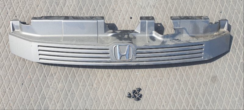 Решетка радиатора Honda Mobilio GB1 (б/у)