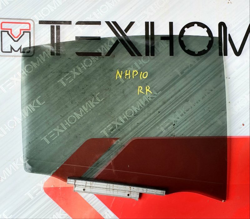 Стекло двери Toyota Aqua NHP10 1NZ-FXE заднее правое (б/у)