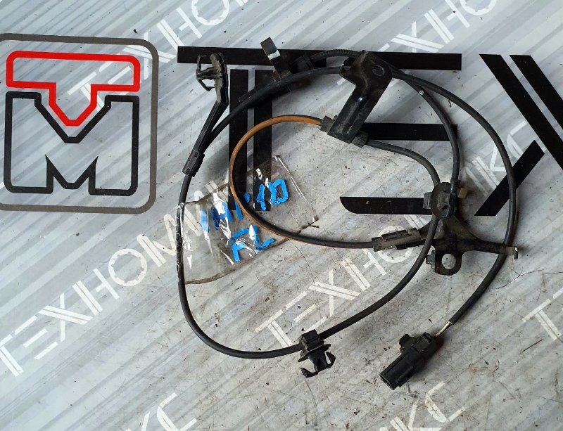 Датчик abs Toyota Aqua NHP10 передний левый (б/у)