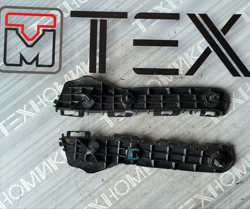 Крепление бампера Toyota Aqua NHP10 1NZ-FXE 2013 заднее (б/у)