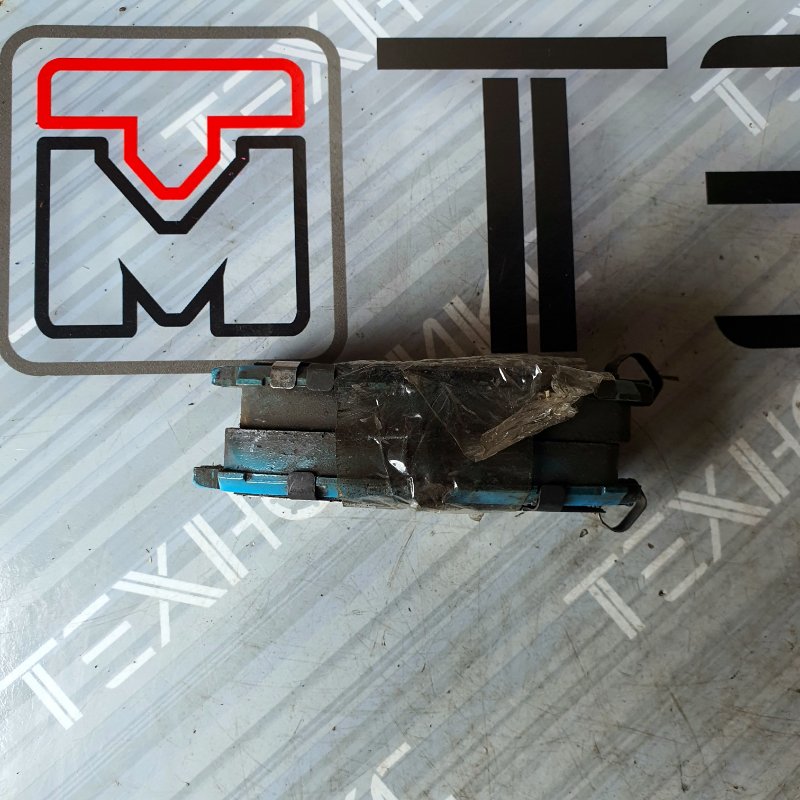 Тормозные колодки Toyota Aqua NHP10 1NZ-FXE 2013 переднее (б/у)