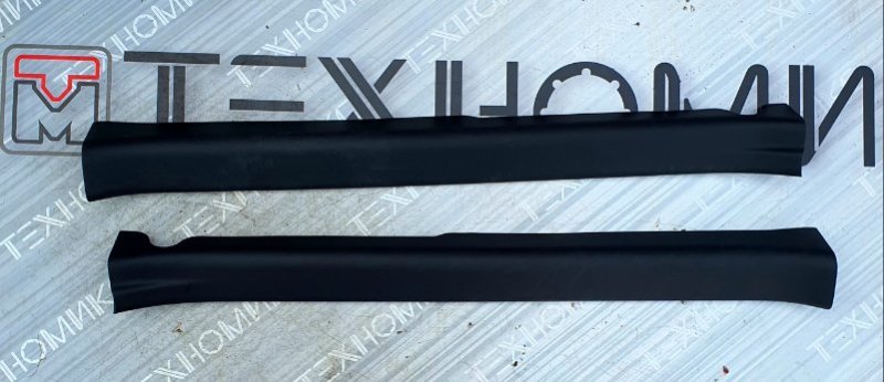 Порожек пластиковый Toyota Aqua NHP10 1NZ-FXE 2013 передний (б/у)