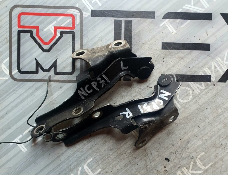 Петля капота Toyota Bb NCP31 (б/у)