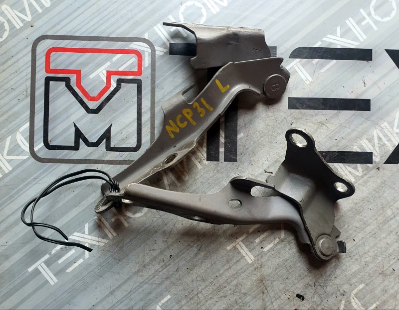 Петля капота Toyota Bb NCP31 (б/у)