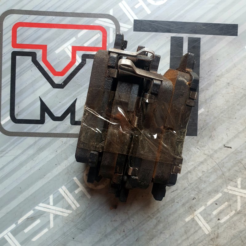 Тормозные колодки Toyota Bb NCP31 переднее (б/у)
