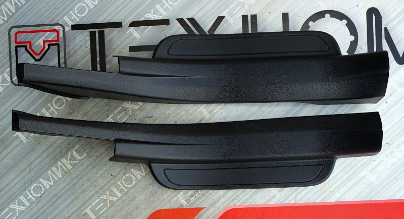 Порожек пластиковый Toyota Corolla Fielder ZRE142 2ZR-FE 2006 задний (б/у)