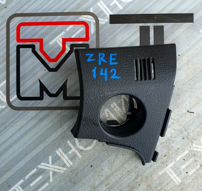 Накладка на торпеду Toyota Corolla Fielder ZRE142 2ZR-FE 2006 (б/у)