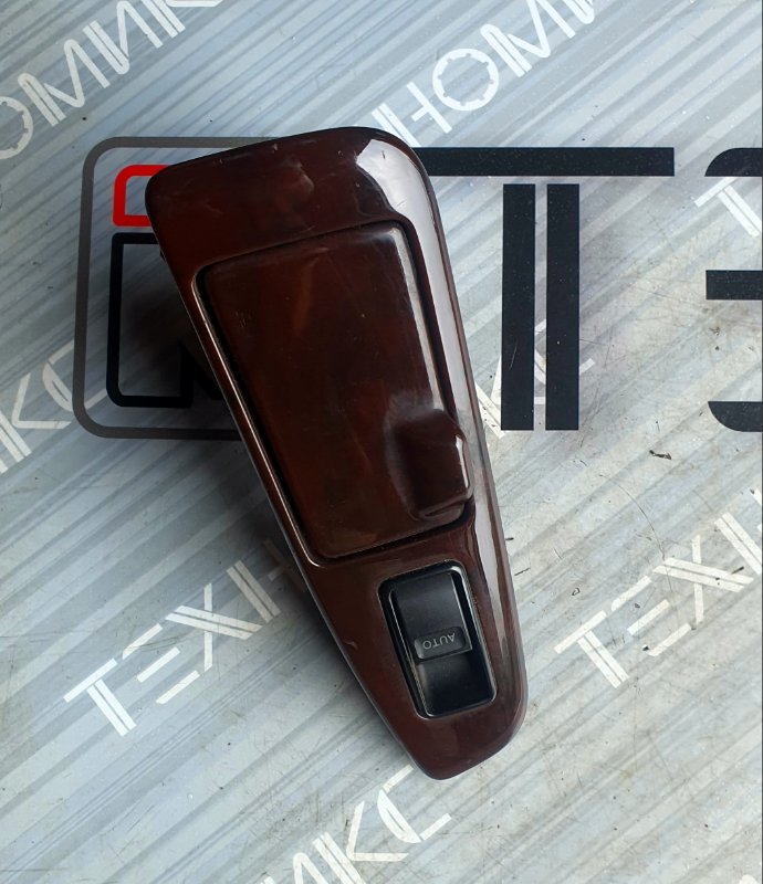 Блок управления стеклами TOYOTA CROWN MAJESTA UZS171 задний правый (б/у)