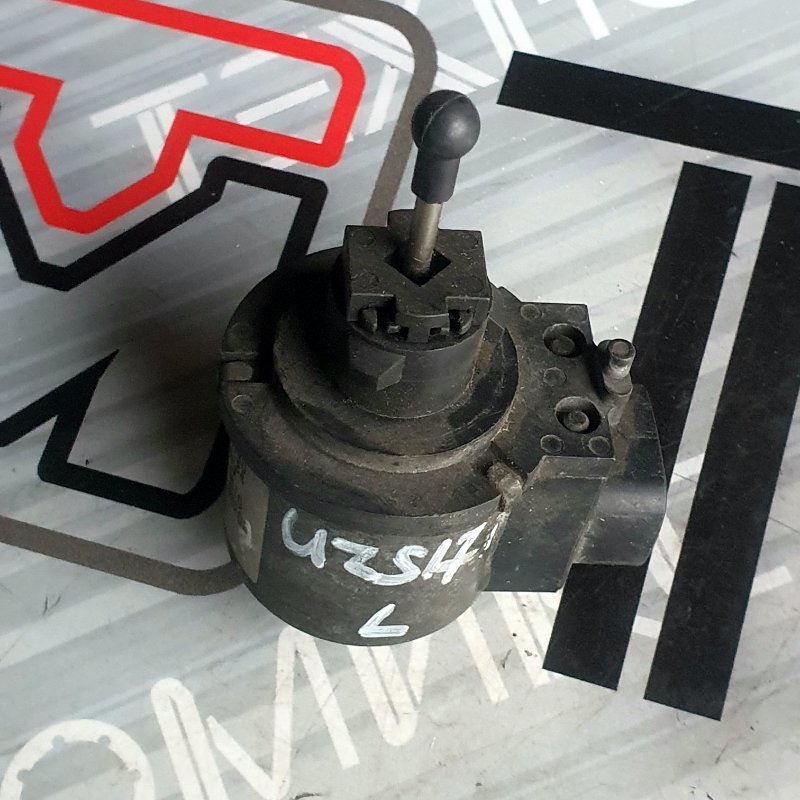 Корректор фары TOYOTA CROWN MAJESTA UZS171 1UZ-FE 2004 (б/у)