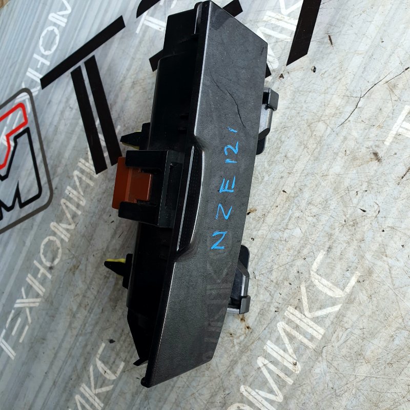 Пепельница TOYOTA COROLLA SPACIO NZE121N (б/у)