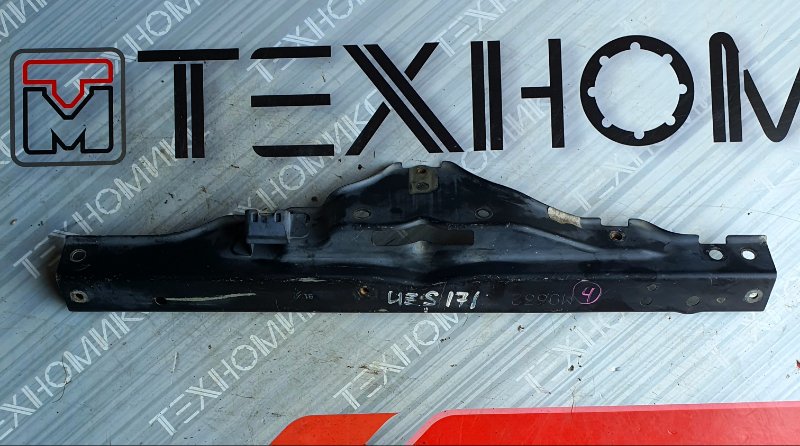 Планка телевизора TOYOTA CROWN MAJESTA UZS171 1UZ-FE (б/у)
