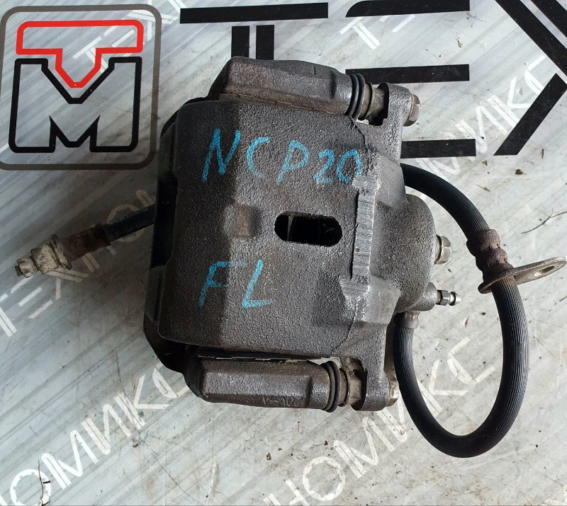 Суппорт TOYOTA FUNCARGO NCP20 2NZ-FE 2003 передний левый (б/у)