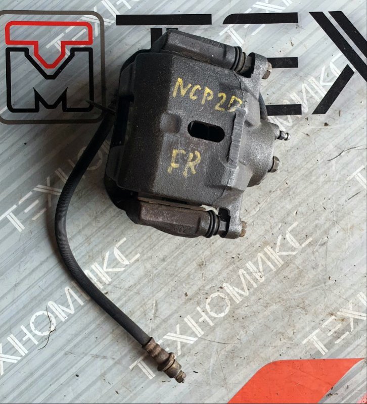Суппорт TOYOTA FUNCARGO NCP20 2NZ-FE 2003 передний правый (б/у)