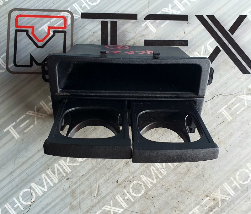 Подстаканник TOYOTA FUNCARGO NCP25 (б/у)