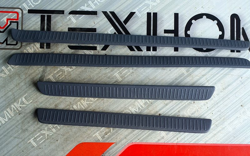 Порожек пластиковый TOYOTA GAIA SXM10 3S-FE 2000 (б/у)