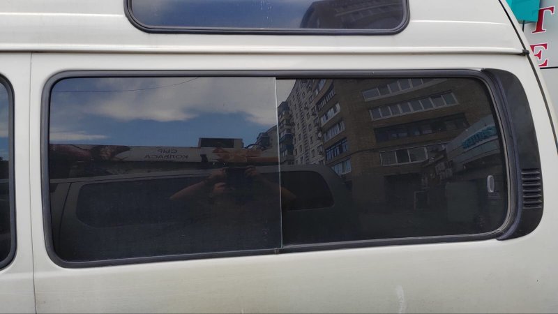 Стекло собачника TOYOTA HIACE LH186 5L 2001 заднее левое (б/у)