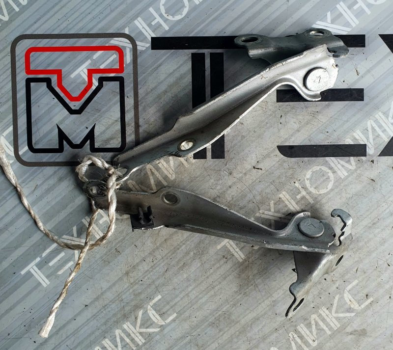 Петля капота TOYOTA IST NCP60 (б/у)