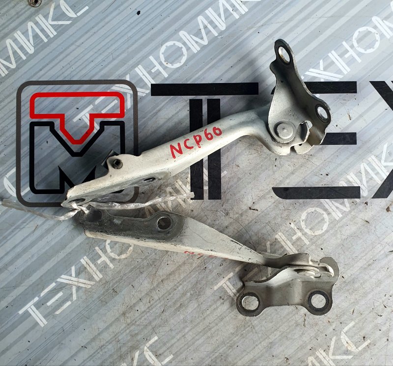 Петля капота TOYOTA IST NCP60 (б/у)