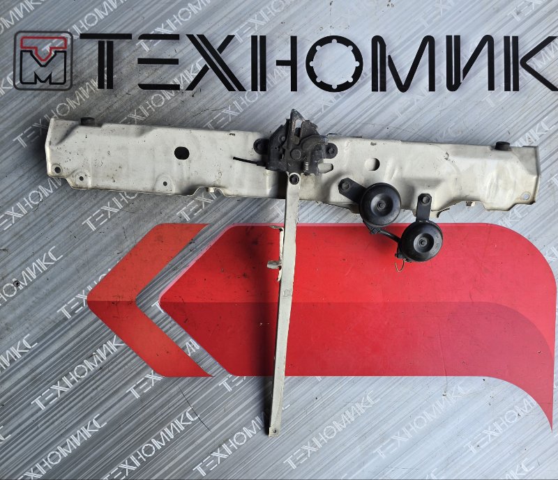 Планка телевизора TOYOTA IST NCP60 (б/у)
