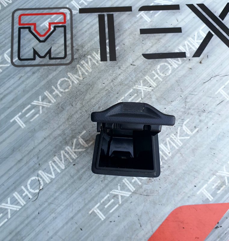Пепельница MITSUBISHI AIRTREK CU2W 2002 (б/у)
