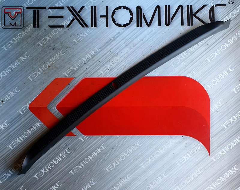 Накладка на порог багажника TOYOTA MARK II GX90 (б/у)
