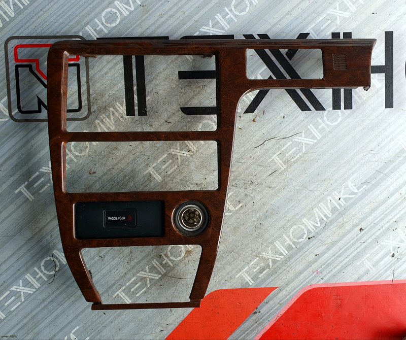 Рамка магнитофона TOYOTA Mark II GX100 (б/у)