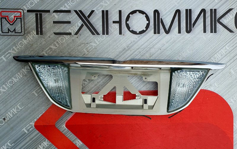 Вставка между стопов TOYOTA MARK II WAGON BLIT GX110 (б/у) Вставка между стопов TOYOTA MARK II WAGON BLIT GX110 (б/у)