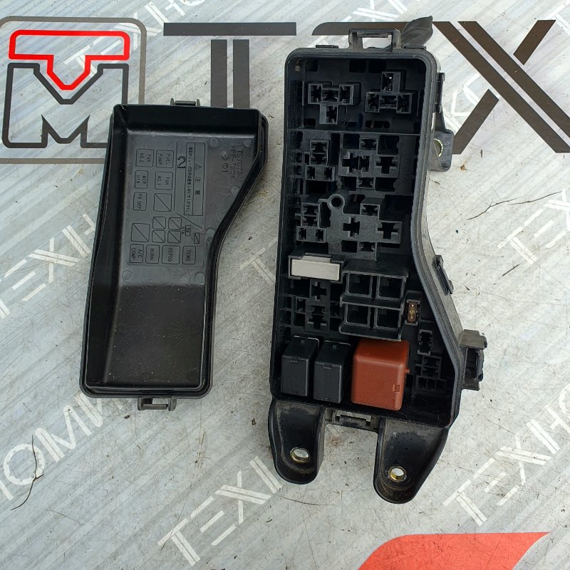 Блок предохранителей TOYOTA MARK II GX110 (б/у) Блок предохранителей TOYOTA MARK II GX110 (б/у)