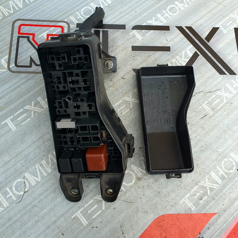 Блок предохранителей TOYOTA MARK II GX110 (б/у) Блок предохранителей TOYOTA MARK II GX110 (б/у)