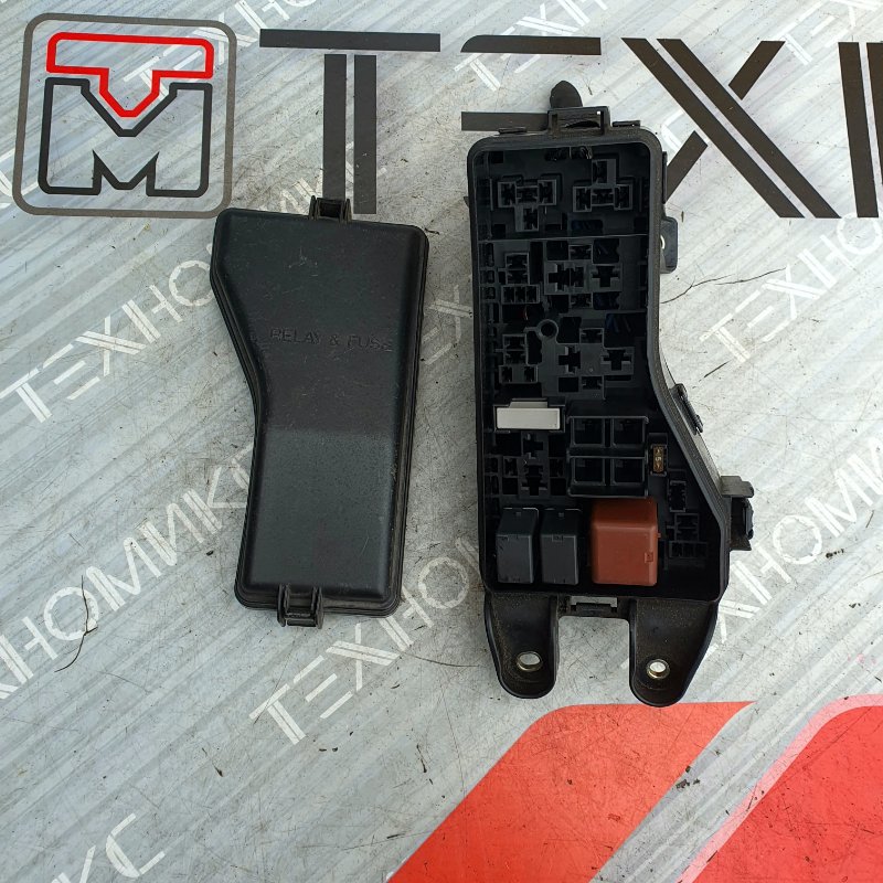 Блок предохранителей TOYOTA MARK II JZX110 (б/у) Блок предохранителей TOYOTA MARK II JZX110 (б/у)