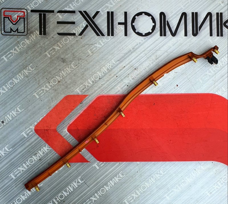 Накладка на торпеду TOYOTA MARK II JZX110 (б/у) Накладка на торпеду TOYOTA MARK II JZX110 (б/у)