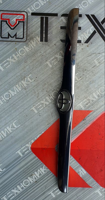 Планка багажника TOYOTA MARK II GX110 (б/у) Планка багажника TOYOTA MARK II GX110 (б/у)