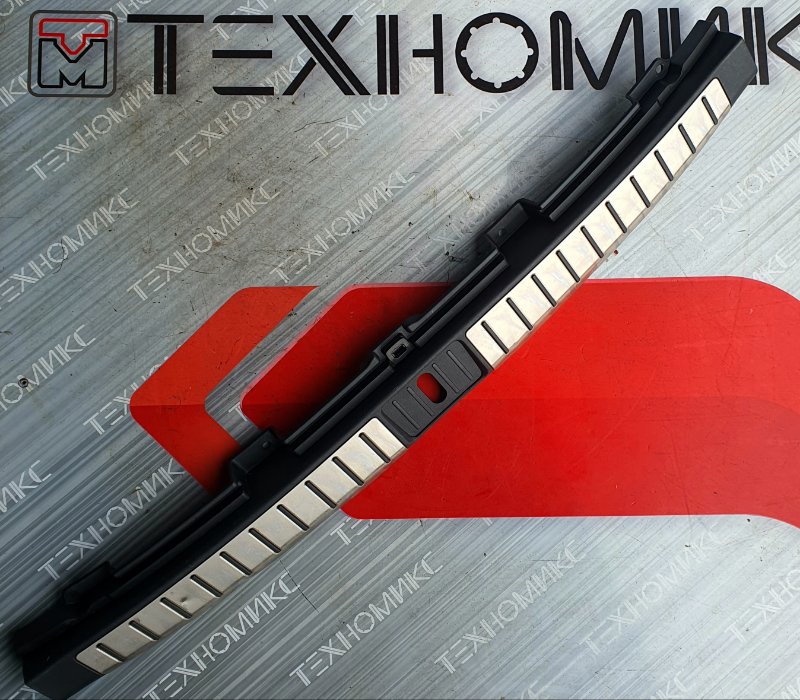 Накладка на порог багажника TOYOTA MARK II WAGON BLIT GX110 (б/у) Накладка на порог багажника TOYOTA MARK II WAGON BLIT GX110 (б/у)