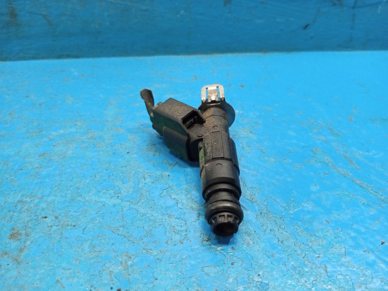 Форсунка топливная Ford Focus 2 AOBA Форсунка топливная Ford Focus 2 AOBA