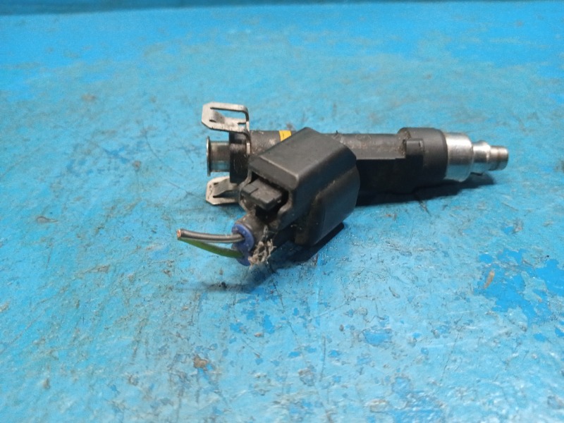 Форсунка топливная Mazda 3 2006-2013 LF-DE L3G5-13-250 контрактная
